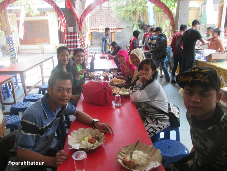 Parahita Tour Customer