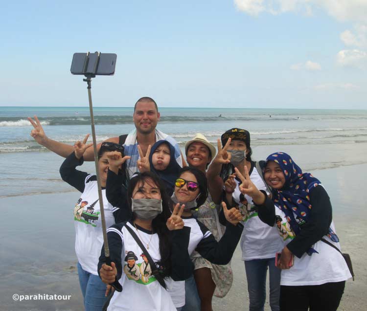 Parahita Tour Customer