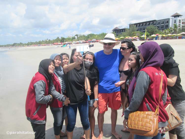Parahita Tour Customer