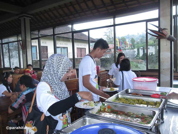 Parahita Tour Customer