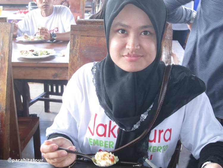 Parahita Tour Customer