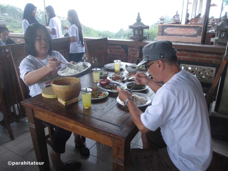 Parahita Tour Customer
