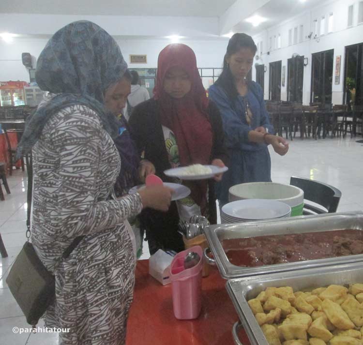 Parahita Tour Customer