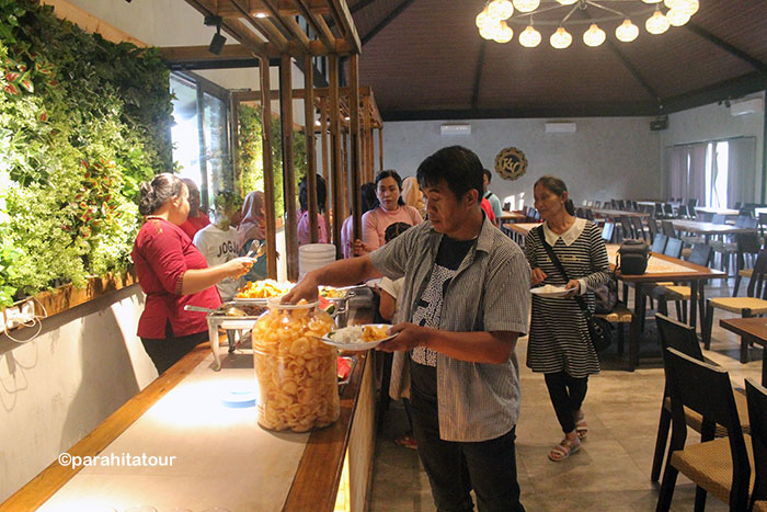 Parahita Tour Customer