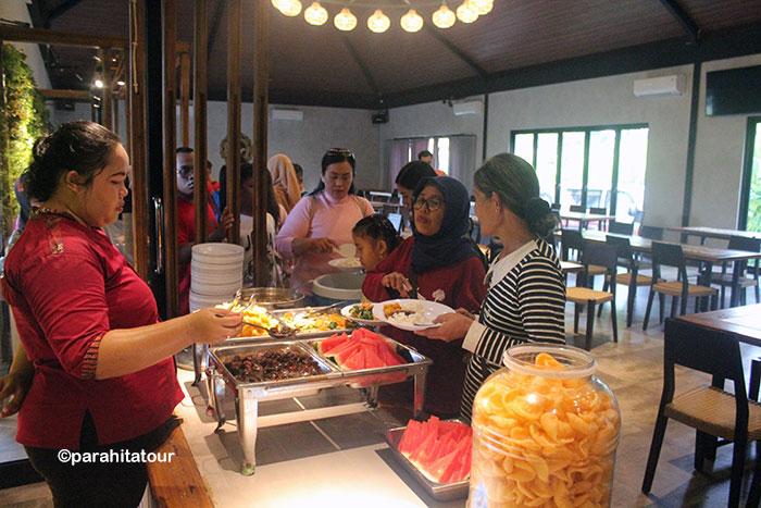 Parahita Tour Customer