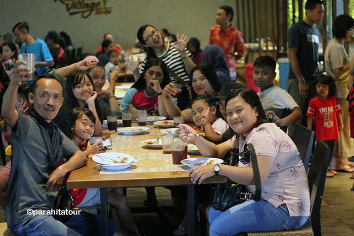 Parahita Tour Customer
