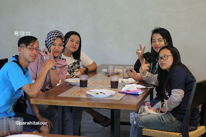 Parahita Tour Customer