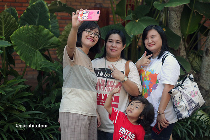 Parahita Tour Customer
