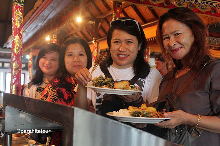 Parahita Tour Customer