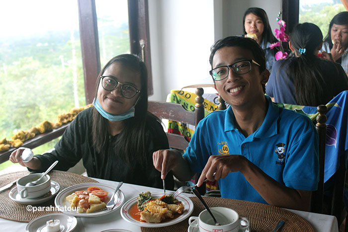 Parahita Tour Customer