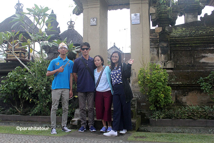 Parahita Tour Customer