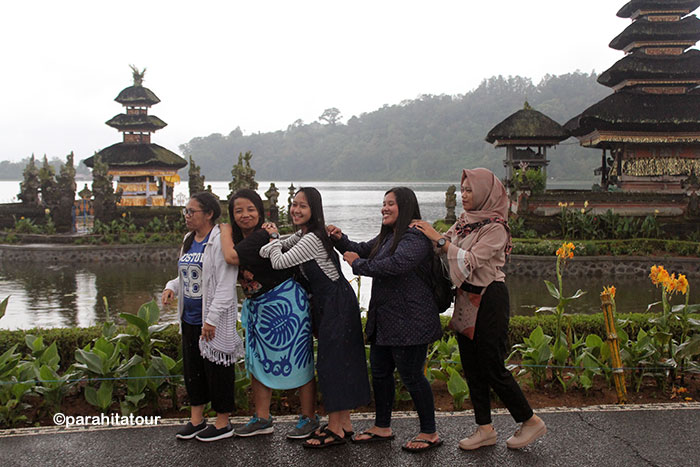 Parahita Tour Customer