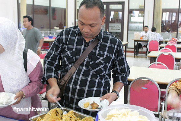 Parahita Tour Customer