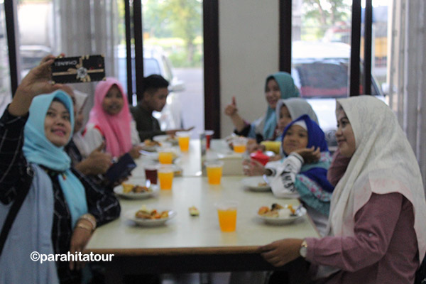 Parahita Tour Customer