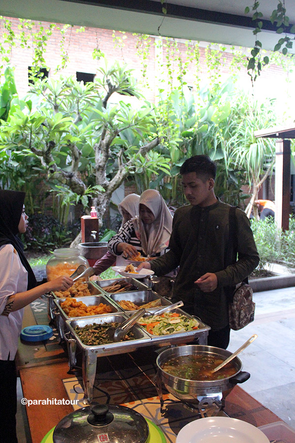 Parahita Tour Customer