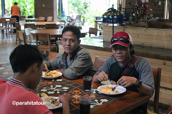 Parahita Tour Customer