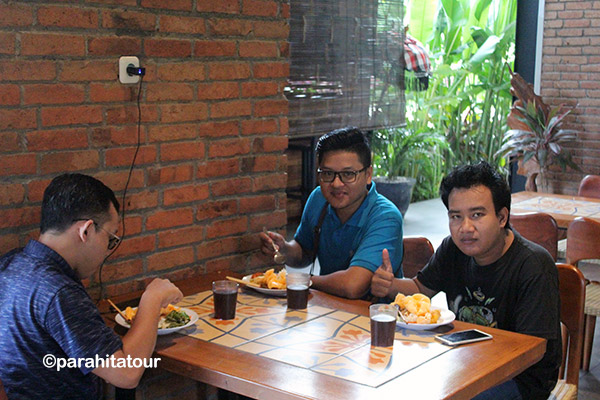 Parahita Tour Customer