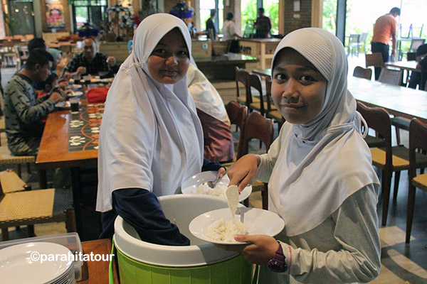Parahita Tour Customer