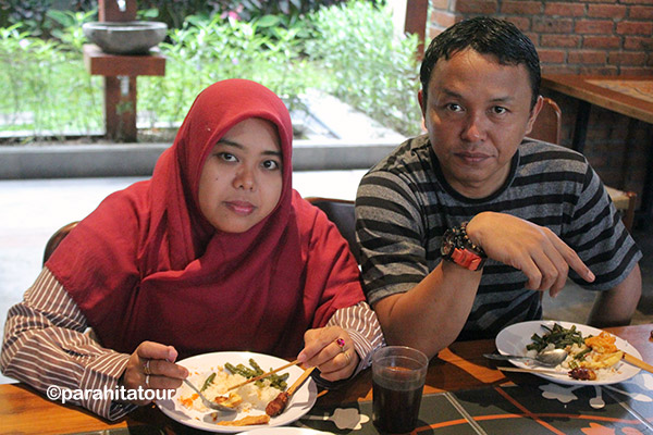 Parahita Tour Customer