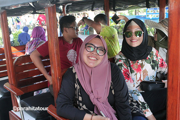 Parahita Tour Customer