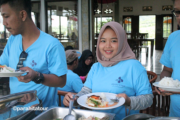 Parahita Tour Customer