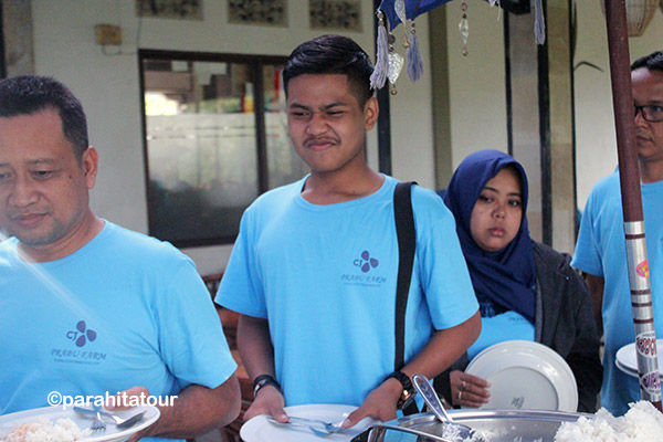 Parahita Tour Customer