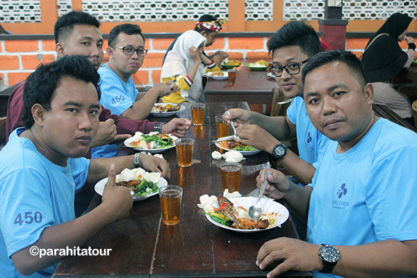Parahita Tour Customer